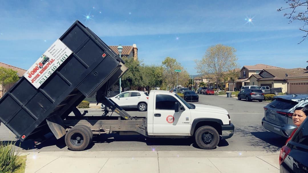 picture of a truck with a dumpster that is ready to recycle junk and garbage